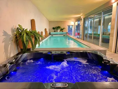 Piscine de l'établissement Hotel Revellata & Spa ou située à proximité