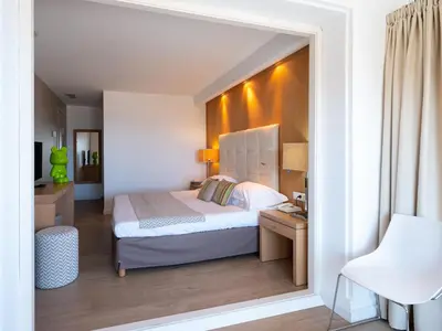 Un ou plusieurs lits dans un hébergement de l'établissement Hotel Revellata & Spa