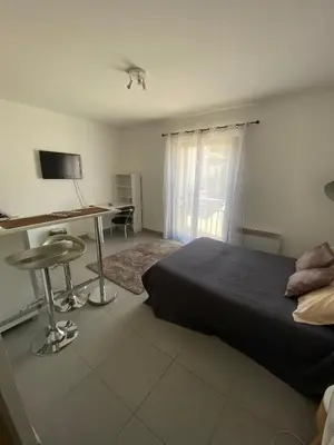 Télévision ou salle de divertissement dans l'établissement Panate