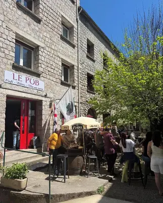Clients de l'établissement Hôtel - Pub Le Petit Bosquet