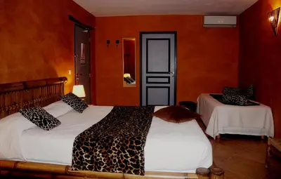 Un ou plusieurs lits dans un hébergement de l'établissement Hotel Le Saint Jean