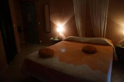 Un ou plusieurs lits dans un hébergement de l'établissement Hotel Le Saint Jean