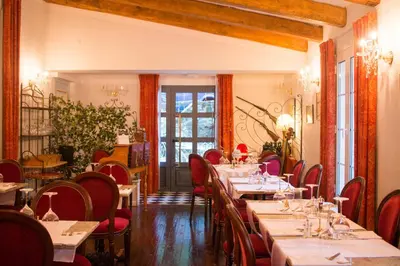 Coin salon dans l'établissement Hôtel Restaurant U Castellu Vizzavona