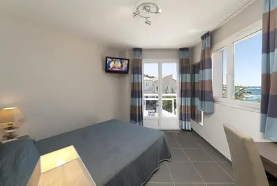 Télévision ou salle de divertissement dans l'établissement Hotel St Joseph