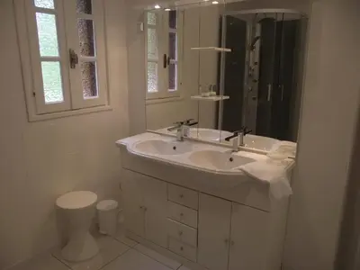 Salle de bains dans l'établissement Villa Emmony
