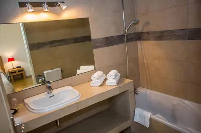 Salle de bains dans l'établissement Hotel Cesario