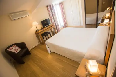 Un ou plusieurs lits dans un hébergement de l'établissement Hotel Cesario