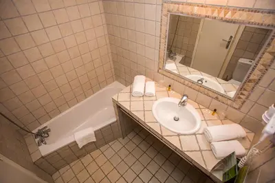 Salle de bains dans l'établissement Hotel Cesario