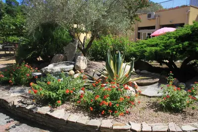 Jardin de l'établissement Isola Hôtel
