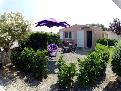 Jardin de l'établissement Maison charmante avec vue sur la montagne à Prunelli di Fiumorbo