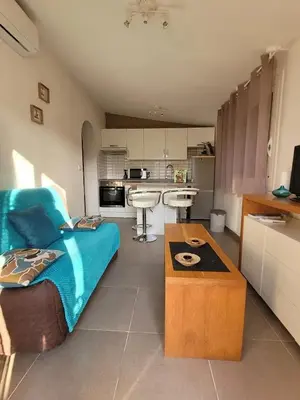 Cuisine ou kitchenette dans l'établissement Maison charmante avec vue sur la montagne à Prunelli di Fiumorbo