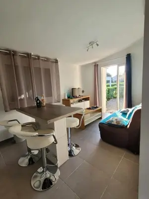Coin salon dans l'établissement Maison charmante avec vue sur la montagne à Prunelli di Fiumorbo