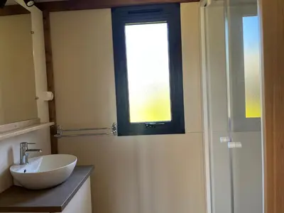 Salle de bains dans l'établissement Ri-Veu corse dans camping marina di sorbo