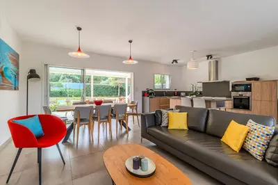 Cuisine ou kitchenette dans l'établissement Domaine Villas Mandarine Private Pools & Spa