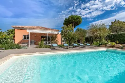 Piscine de l'établissement Domaine Villas Mandarine Private Pools & Spa ou située à proximité