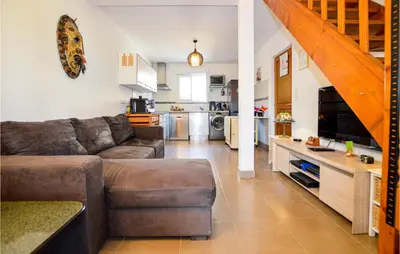 Cuisine ou kitchenette dans l'établissement 3 Bedroom Gorgeous Home In Cervione