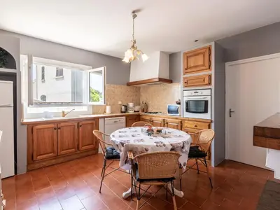 Cuisine ou kitchenette dans l'établissement Holiday Home Casella by Interhome