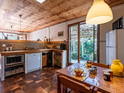 Cuisine ou kitchenette dans l'établissement Holiday Home Svyntha by Interhome