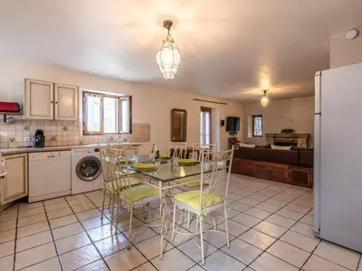 Cuisine ou kitchenette dans l'établissement Holiday Home Migone de Sampolo by Interhome