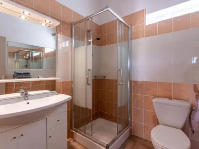 Salle de bains dans l'établissement Holiday Home San Antoine by Interhome