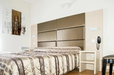 Un ou plusieurs lits dans un hébergement de l'établissement Splendid Hôtel