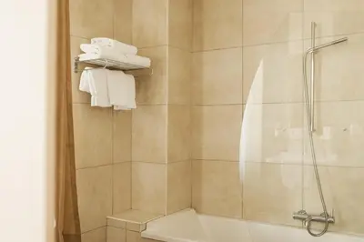 Salle de bains dans l'établissement Splendid Hôtel