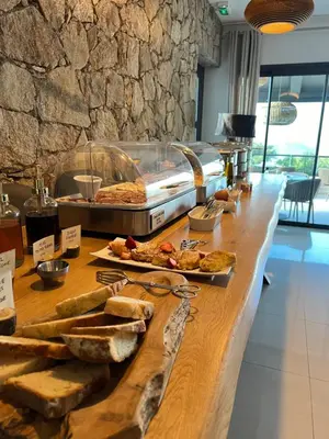 Nourriture dans l'hôtel ou à proximité