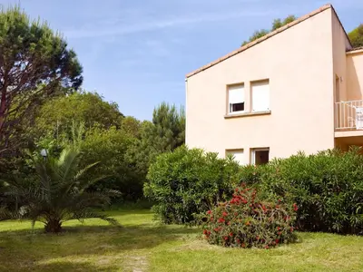 Jardin de l'établissement Apartment Thalassa-1 by Interhome