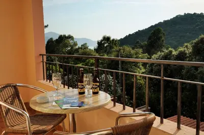 Vue générale sur la montagne ou vue sur la montagne depuis l'hôtel