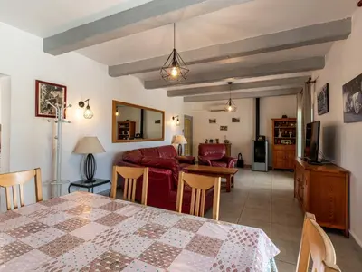 Coin salon dans l'établissement Holiday Home La Cerisaie by Interhome