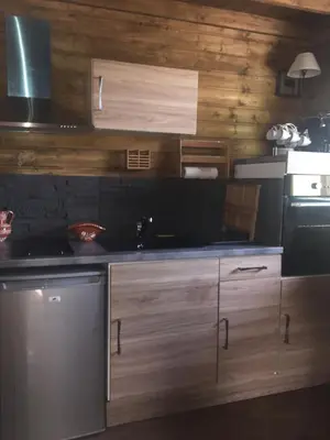Cuisine ou kitchenette dans l'établissement Gîtes les Chalets Vezzani Spa
