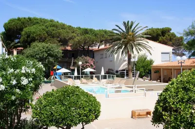 Piscine de l'établissement Hotel L'ondine ou située à proximité