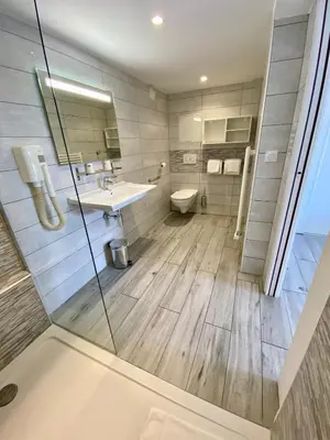 Salle de bains dans l'établissement Hotel L'ondine