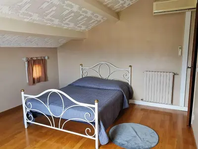 Un ou plusieurs lits dans un hébergement de l'établissement Appartement Vue Mer à Bastia, terrasse et piscine privée.