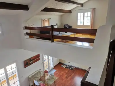 Un ou plusieurs lits dans un hébergement de l'établissement Appartement Vue Mer à Bastia, terrasse et piscine privée.