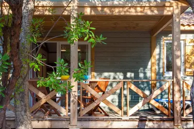 Balcon ou terrasse dans l'établissement BAGHEERA Village Naturiste