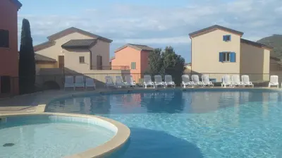 Piscine de l'établissement Lozari Beach ou située à proximité