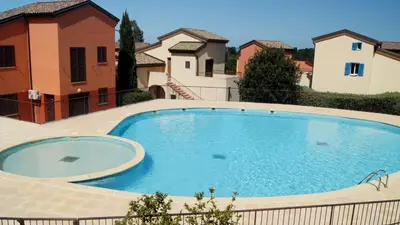 Piscine de l'établissement Lozari Beach ou située à proximité
