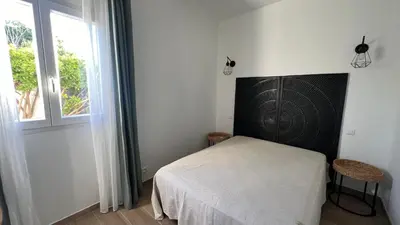 Un ou plusieurs lits dans un hébergement de l'établissement Villa Altea- Lido Marana - piscine privée exclusive - plage à pied - 3 bedrooms house - private swimming pool - beach access on foot