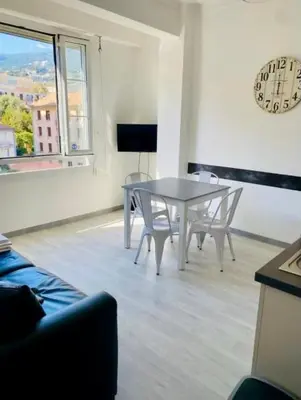 Télévision ou salle de divertissement dans l'établissement APPARTEMENT ERNELLA