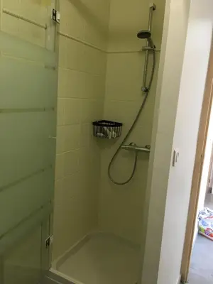 Salle de bains dans l'établissement APPARTEMENT ERNELLA