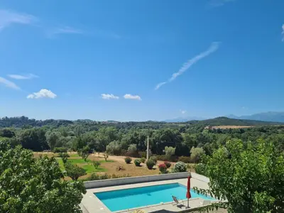 Piscine de l'établissement E Cabane ou située à proximité