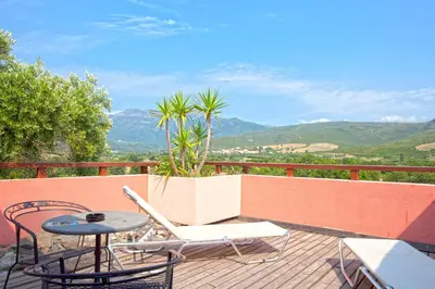Vue générale sur la montagne ou vue sur la montagne depuis l'hôtel