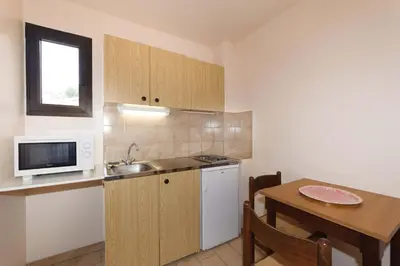 Cuisine ou kitchenette dans l'établissement Hotel et Résidence Cala di sole
