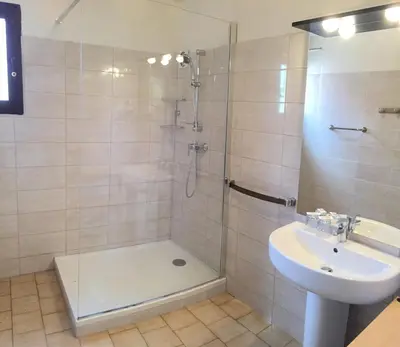Salle de bains dans l'établissement Hotel et Résidence Cala di sole