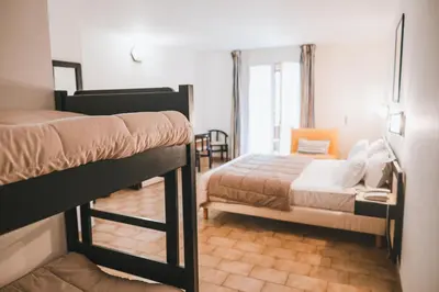 Un ou plusieurs lits dans un hébergement de l'établissement Hôtel & Résidence Le Subrini