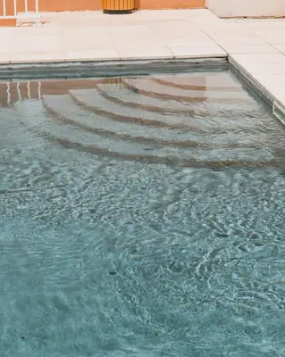 Piscine de l'établissement Hôtel Idéal ou située à proximité
