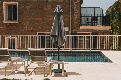 Piscine de l'établissement Hôtel Idéal ou située à proximité
