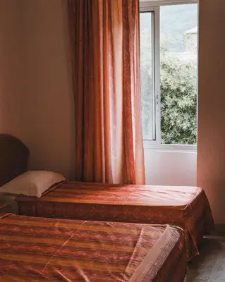 Un ou plusieurs lits dans un hébergement de l'établissement Hôtel Idéal