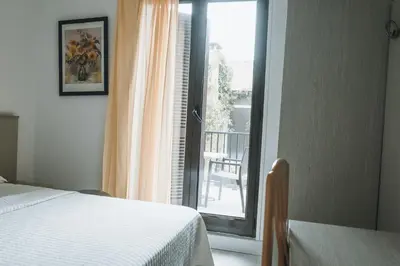 Un ou plusieurs lits dans un hébergement de l'établissement Hôtel Idéal